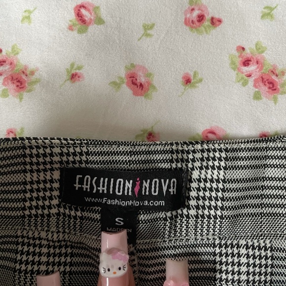 FASHION NOVA - Plaid Mini Skirt - Picture 2 of 7